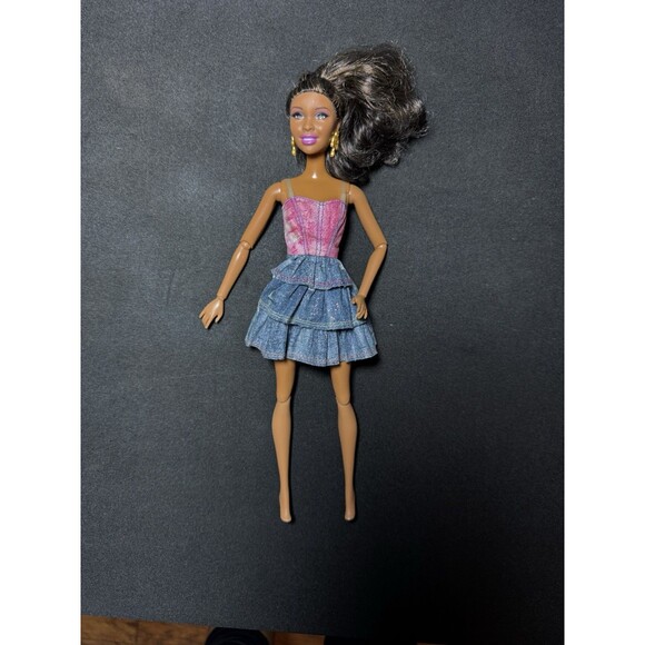 Barbie Fashionistas Swappin’ Styles Artsy Nikki Doll 2010 Articulated GUC - Picture 2 of 7